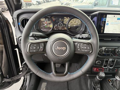Used 2025 Jeep Wrangler Unlimited Rubicon 4xe w/ Convenience Group AWD/4WD image 23