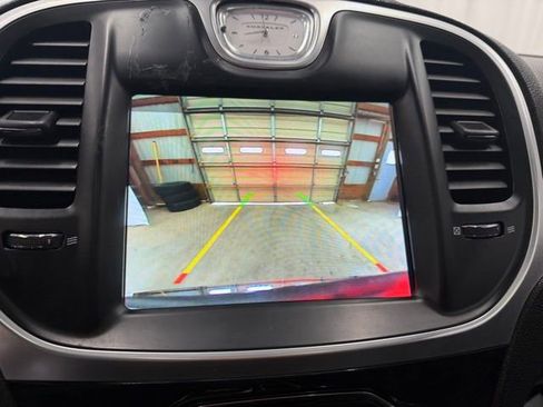 Used 2017 Chrysler 300 C w/ Safetytec Plus Group AWD/4WD image 18