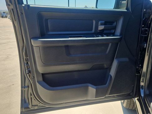 Used 2017 RAM 1500 Express RWD image 21