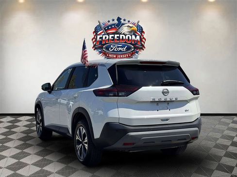 Used 2023 Nissan Rogue SV image 3