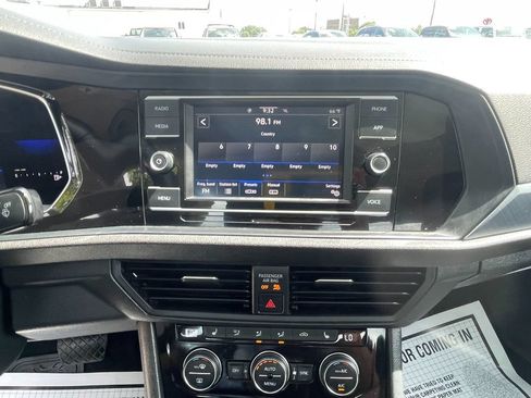 Used 2023 Volkswagen Jetta SE FWD image 20