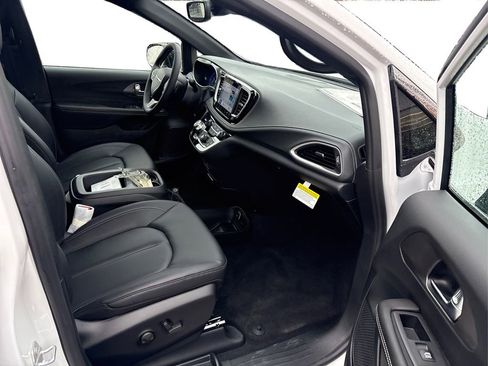 New 2026 Chrysler Pacifica Select image 20