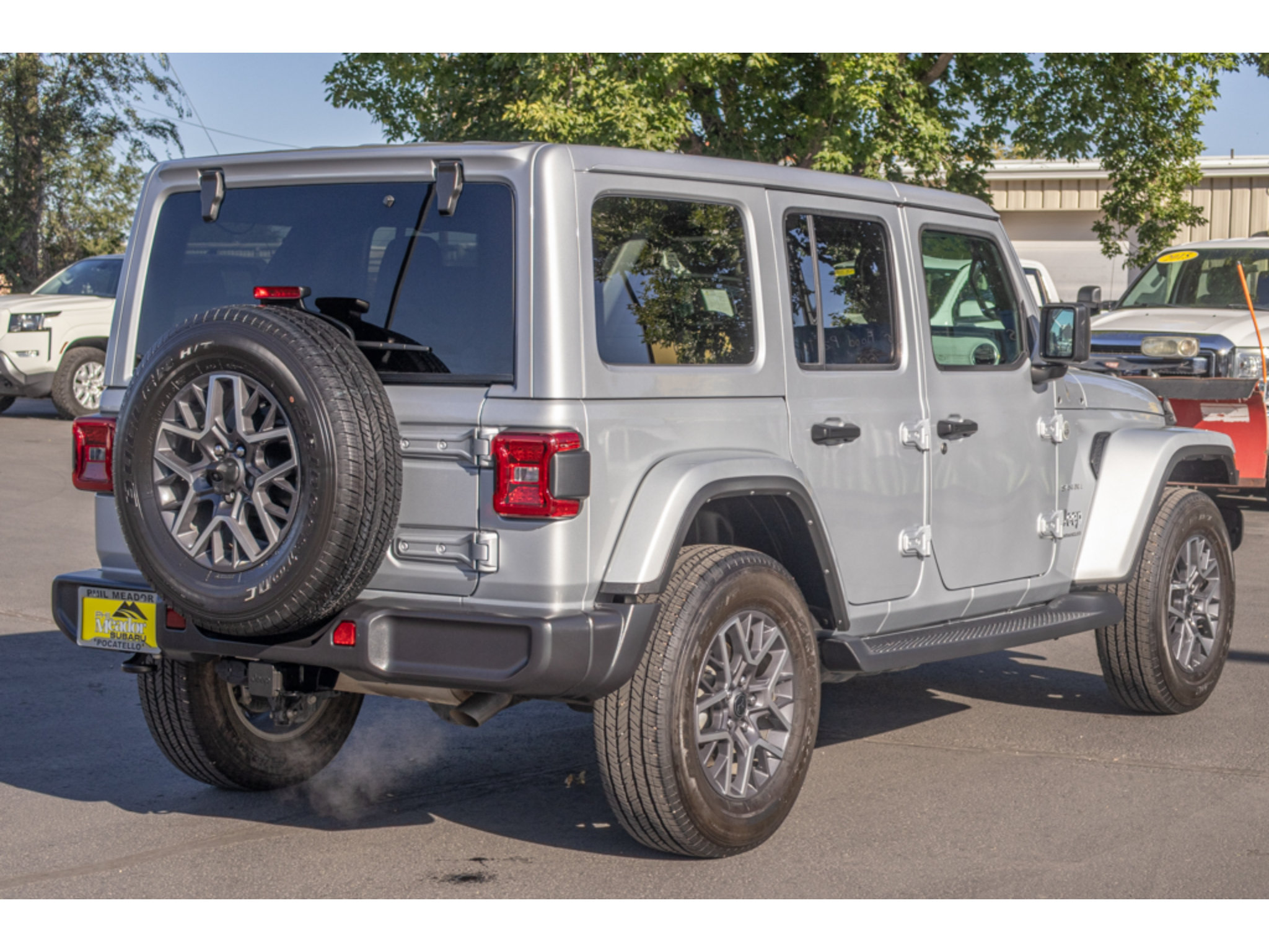 Used 2024 Jeep Wrangler Unlimited Sahara AWD/4WD image 3