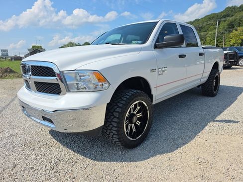 Used 2022 RAM 1500 Tradesman w/ Chrome Appearance Group AWD/4WD image 4