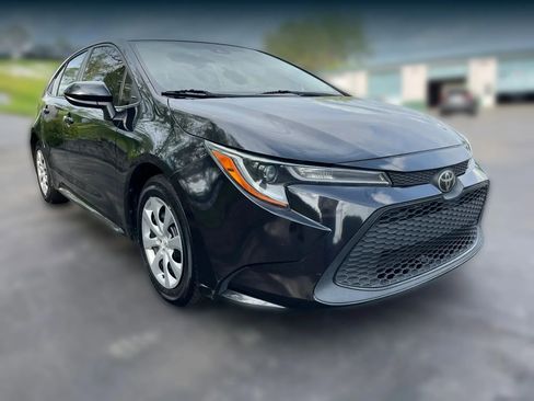 Used 2020 Toyota Corolla LE image 3