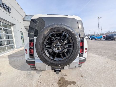 Used 2024 Land Rover Defender 110 S image 9