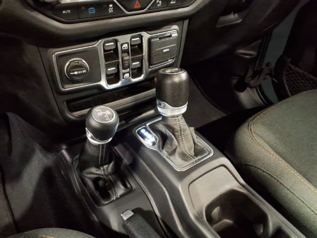 Used 2024 Jeep Wrangler Unlimited w/ Convenience Group AWD/4WD image 16