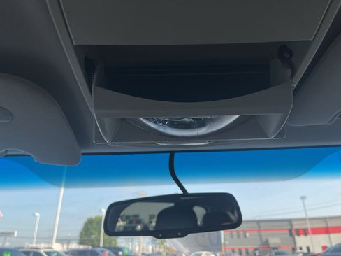 Used 2016 Chrysler Town & Country Touring FWD image 26