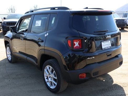 New 2023 Jeep Renegade Latitude w/ Sun & Fun Group image 6
