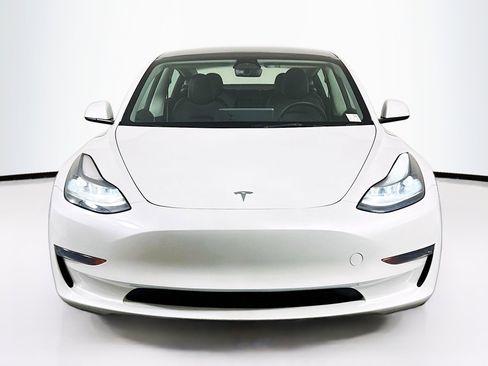Used 2023 Tesla Model 3 Standard Range RWD image 2