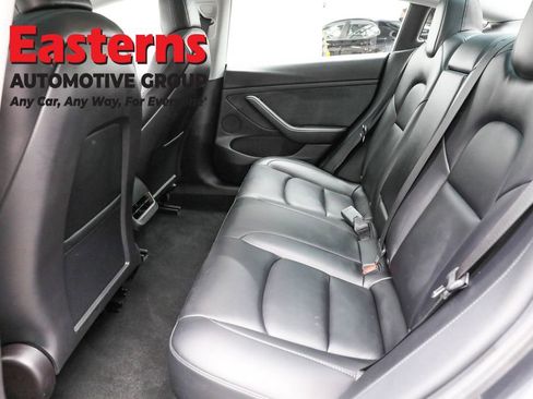 Used 2021 Tesla Model 3 Standard Range Plus image 19