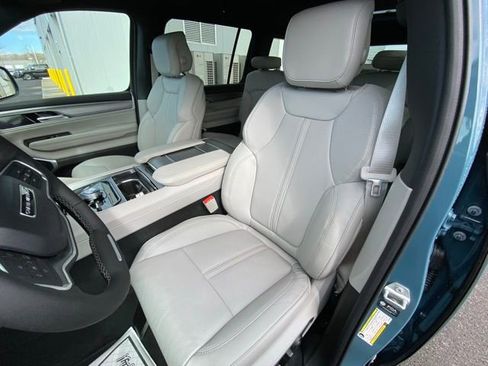 New 2026 Jeep Grand Wagoneer 4WD w/ Premium Group I image 10