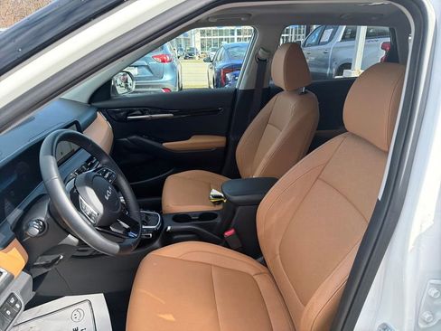 Certified 2025 Kia Seltos EX w/ EX Sunroof Package image 12