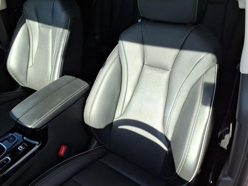 Used 2023 Buick Envision Essence FWD image 17