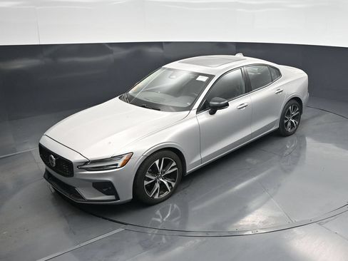 Used 2024 Volvo S60 B5 Core FWD image 34