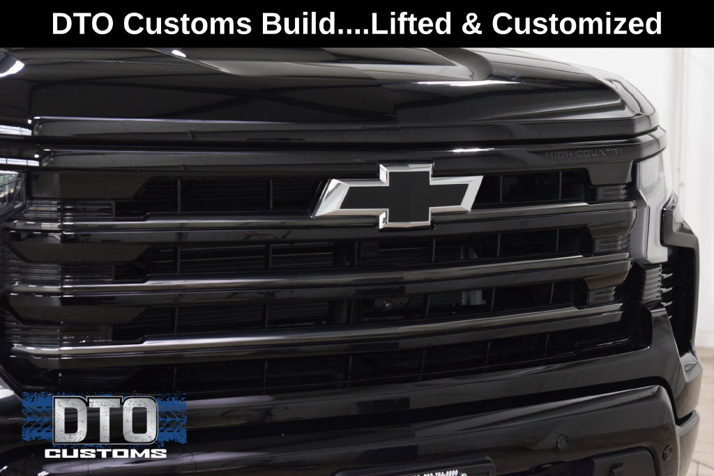 Used 2025 Chevrolet Silverado 1500 High Country w/ Midnight Edition AWD/4WD image 9