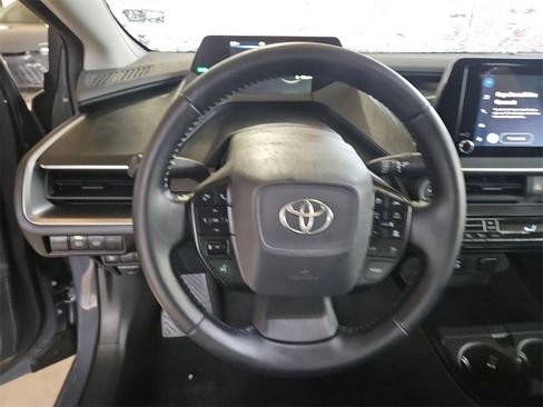 Used 2025 Toyota Prius LE image 17