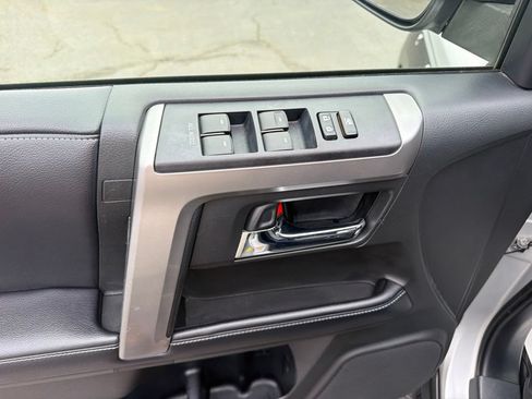Used 2018 Toyota 4Runner SR5 AWD/4WD image 24