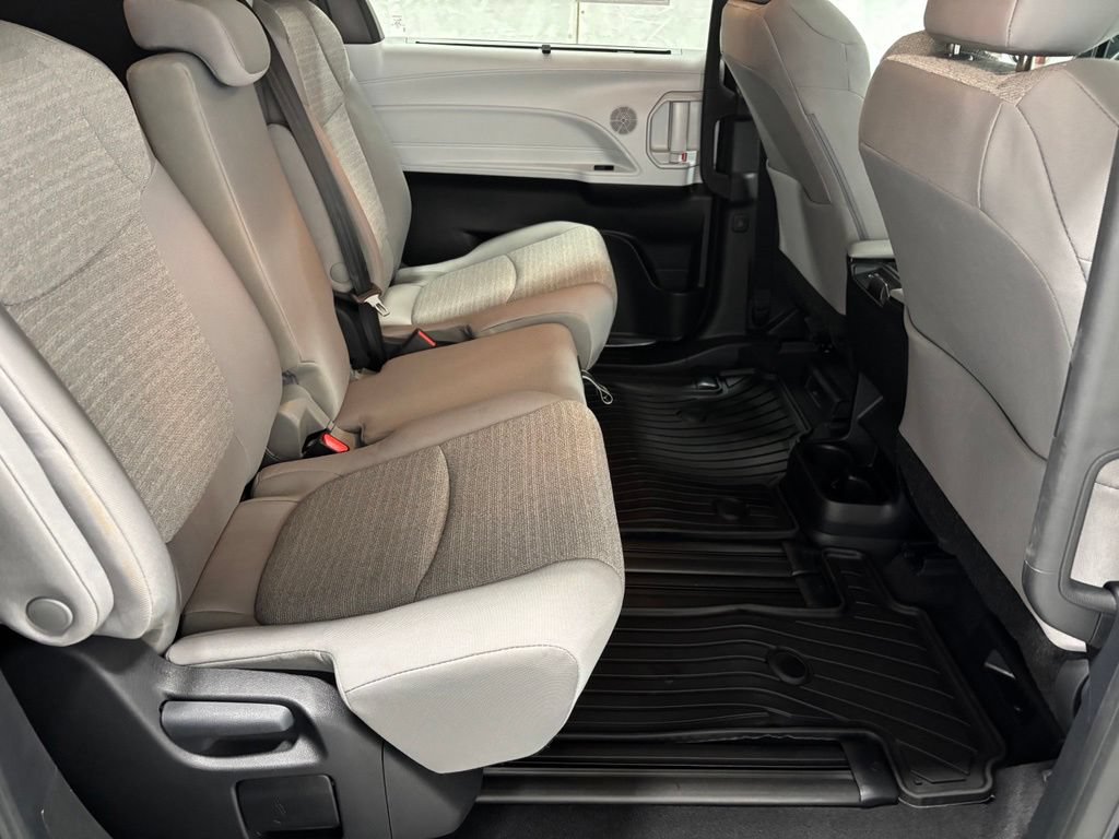 Used 2026 Toyota Sienna LE AWD/4WD image 58