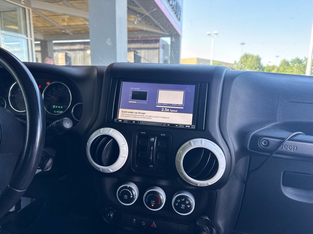 Used 2018 Jeep Wrangler Unlimited Sport w/ Quick Order Package 24W AWD/4WD image 14