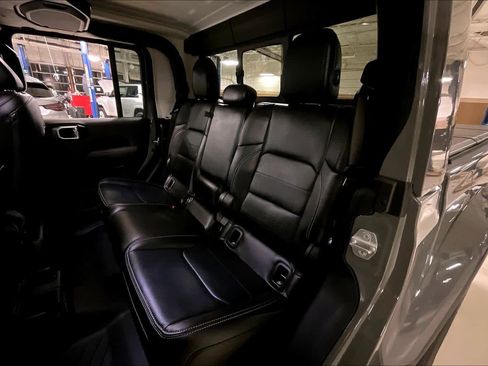 Used 2021 Jeep Gladiator Overland w/ Popular Equipment Package image 19