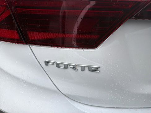 Used 2023 Kia Forte LXS w/ LXS Technology Package image 6