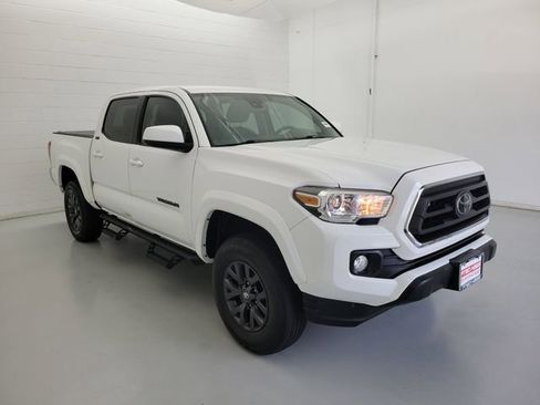 Used 2022 Toyota Tacoma SR5 RWD image 4