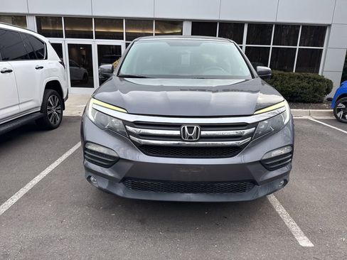 Used 2017 Honda Pilot EX image 2