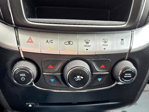 Used 2013 Dodge Journey SXT image 21