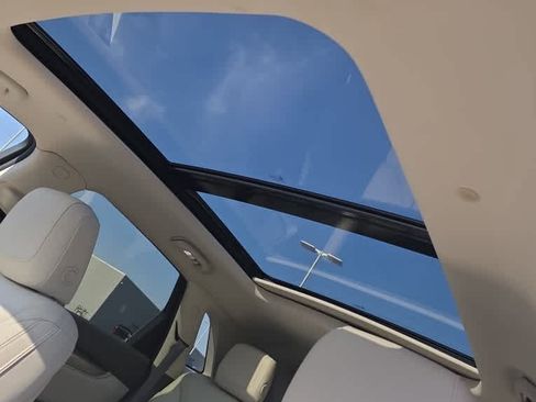 Used 2018 Cadillac XT5 Luxury w/ Driver Awareness Package image 7