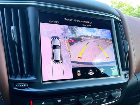 Used 2021 Maserati Levante GranLusso image 25