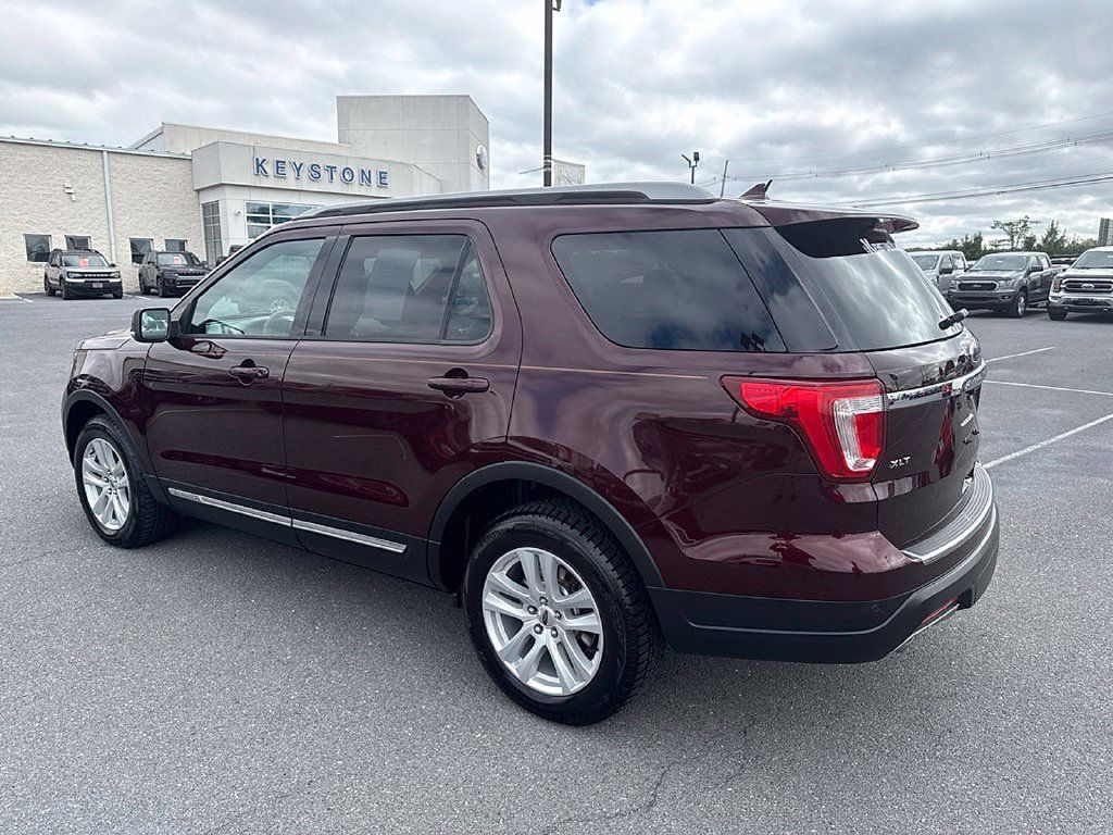 Used 2018 Ford Explorer XLT w/ Equipment Group 202A AWD/4WD image 3