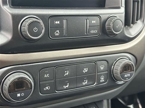 Used 2022 Chevrolet Colorado Z71 AWD/4WD image 33