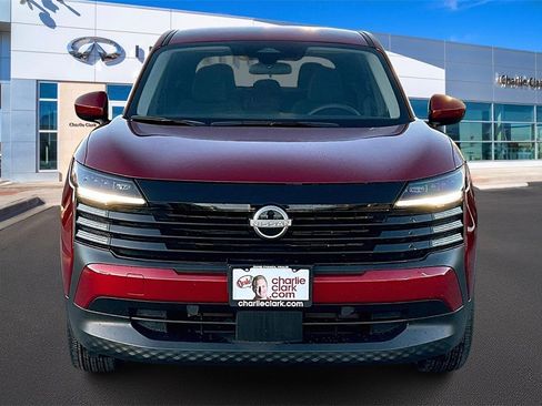 Used 2025 Nissan Kicks SV image 3