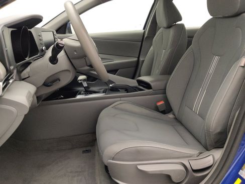 Used 2022 Hyundai Elantra SEL image 17