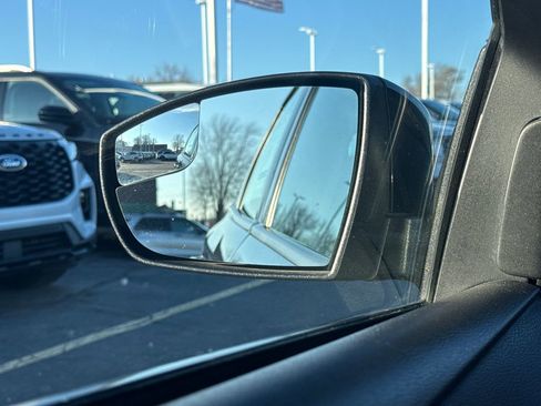 Used 2016 Ford Focus SE w/ SE Power Seat Package image 30