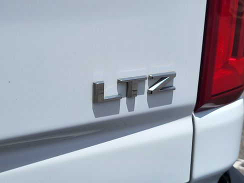 Used 2021 Chevrolet Silverado 2500 LTZ w/ LTZ Convenience Package AWD/4WD image 9