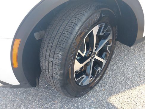 Used 2025 Kia Sportage EX w/ Premium Package FWD image 32