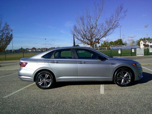 Used 2019 Volkswagen Jetta R-Line image 10