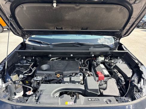 Used 2022 Toyota RAV4 XLE w/ Convenience Package FWD image 28