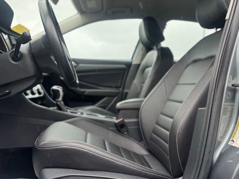 Used 2024 Volkswagen Jetta SE FWD image 21