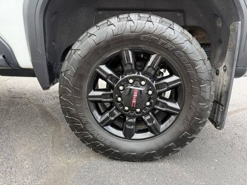 Used 2024 GMC Sierra 2500 AT4 w/ Technology Package AWD/4WD image 21