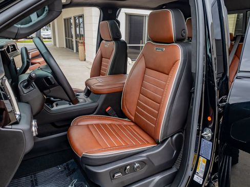 Used 2025 GMC Sierra 2500 Denali Ultimate image 30