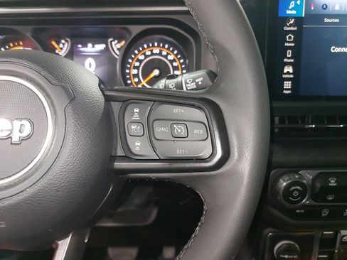 Used 2025 Jeep Wrangler Unlimited Sport AWD/4WD image 17