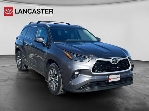 Used 2023 Toyota Highlander XLE image 1