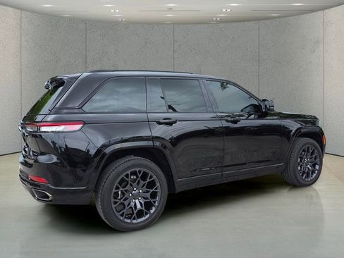 Used 2025 Jeep Grand Cherokee Summit w/ Obsidian Package AWD/4WD image 3