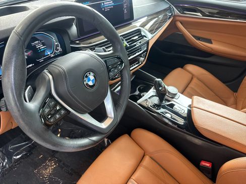 Used 2021 BMW 530e xDrive w/ Premium Package AWD/4WD image 10