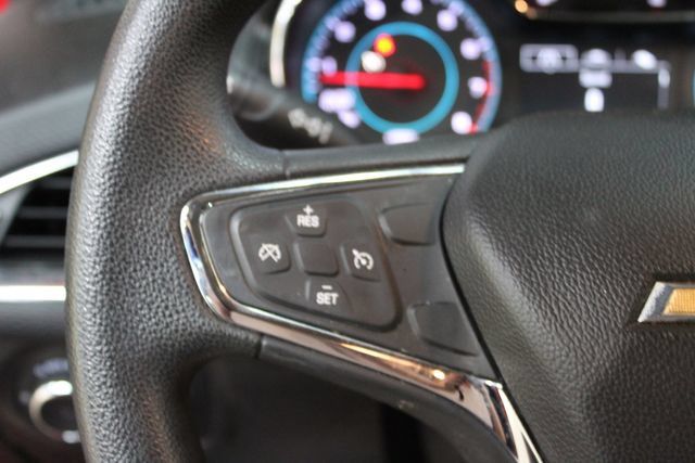 Used 2018 Chevrolet Cruze LT w/ LT Convenience Package FWD image 16