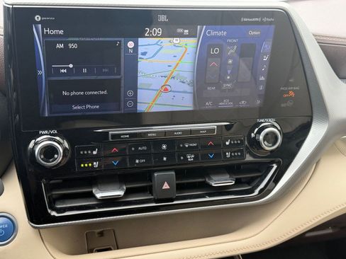 Used 2021 Toyota Highlander Platinum image 23