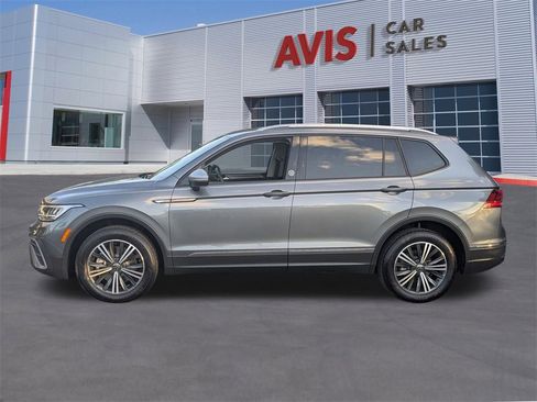 Used 2024 Volkswagen Tiguan SE image 11